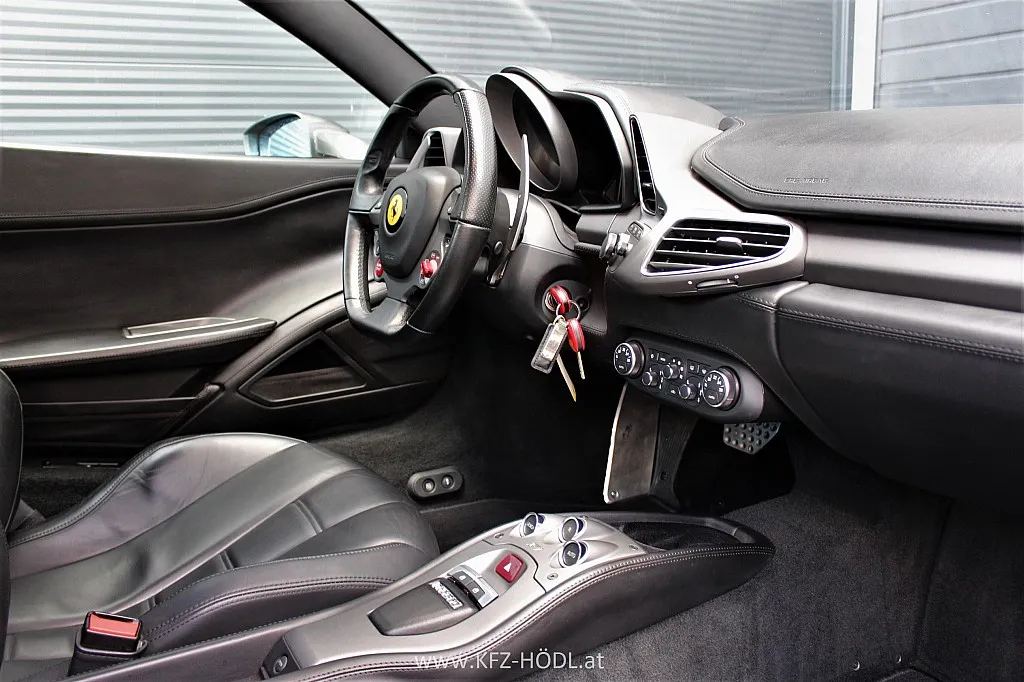 Ferrari 458 Italia Image 6