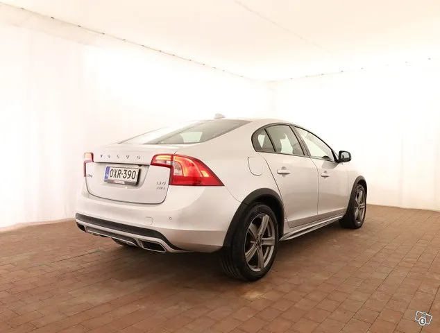 Volvo S60 D4 AWD Summum aut - VOC, Blis, Vetokoukku, Webasto Image 2