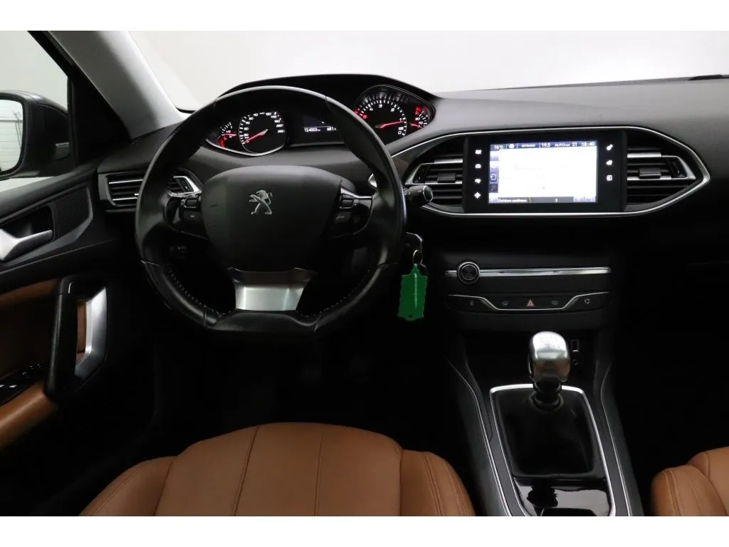 Peugeot 308 SW 1.6 BlueHDI Premium Leer Panorama Image 3